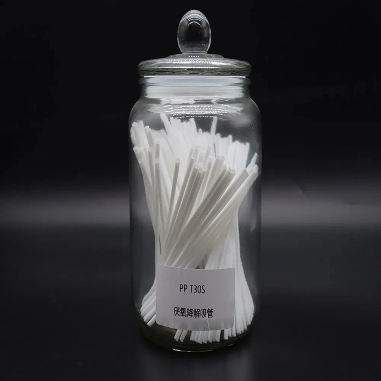 Einweg-Strohhalme aus lebensmittelechtem Kunststoff